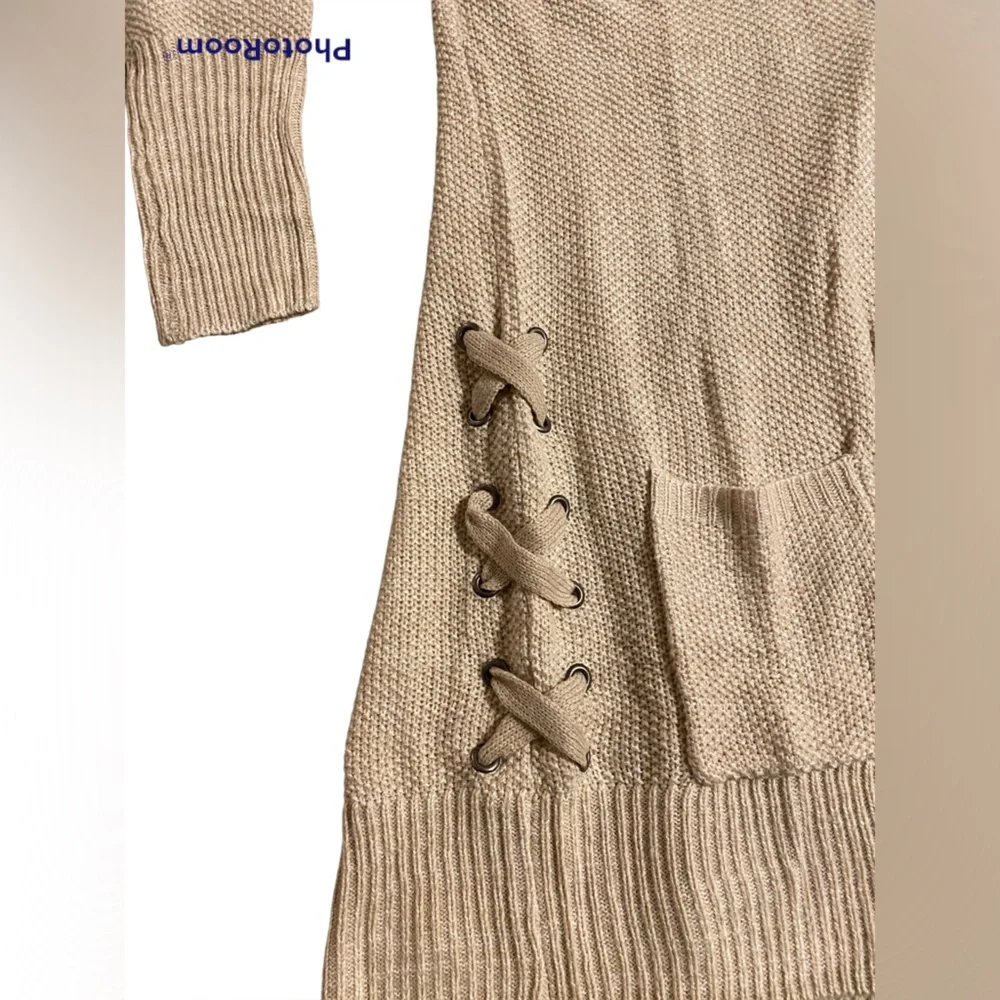 Cardigan with laced sides. - Picture 2 of 2